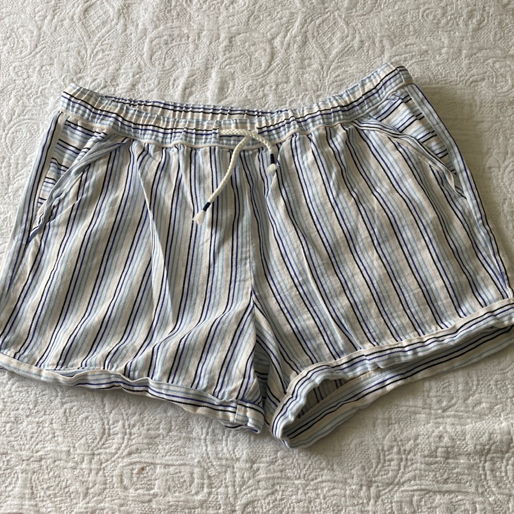 Summer shorts! (KIDS)could wear if you wear a small!